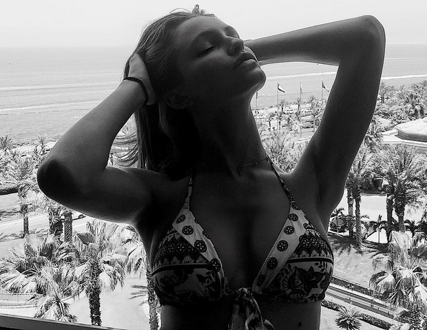 Beatrice vendramin shows boobs in bikini
