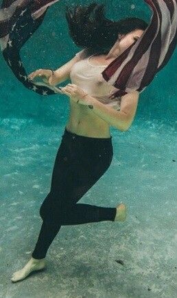 Sophie Simmons nipples underwater