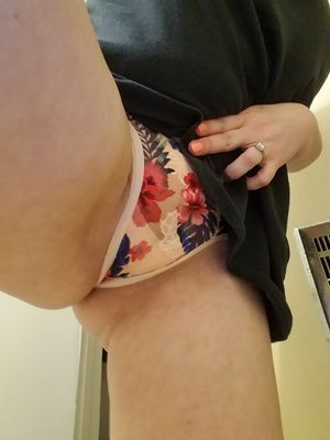 Hotwife Rileys fat pussy covered in panties