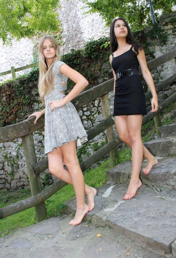 Casual barefoot babes