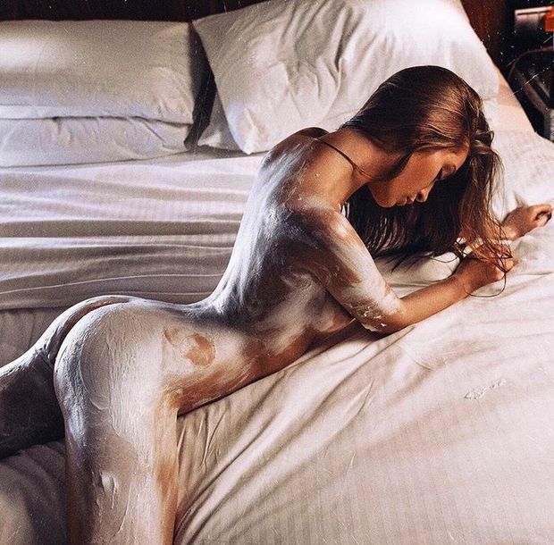 I want to lick that icing off her ass and fuck her beautiful brains out