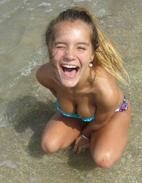 GIVE ME A CUM SHOWER RIGHT HERE IN PUBLIC WOOOO YAY