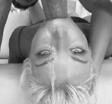 непосредственно в пасть = directly into the mouth