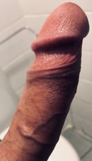 sex com > Will perfectly fit between your blowjob lips