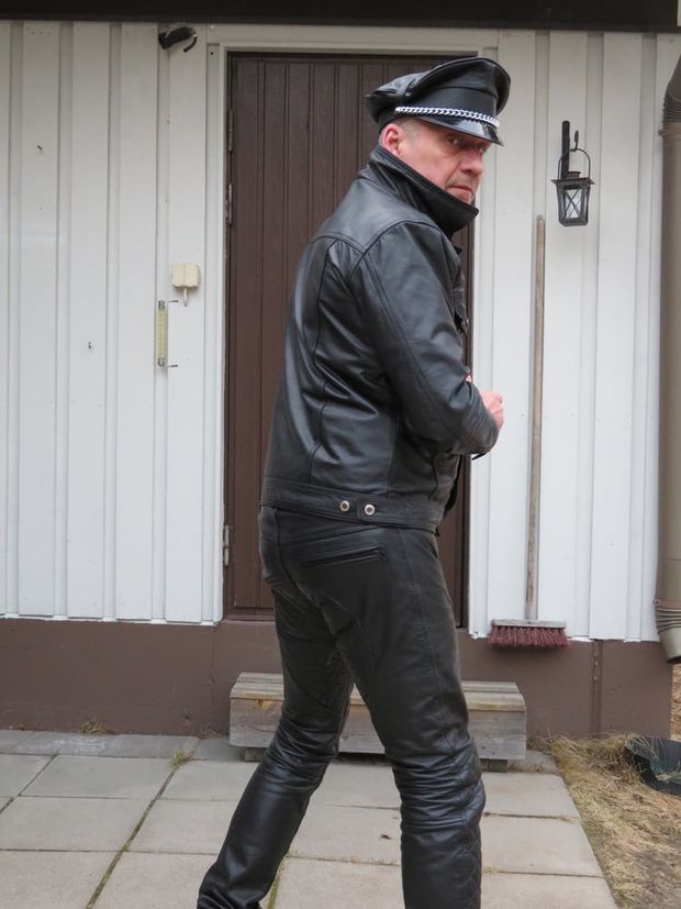 gay leather fetish model Juha Vantanen