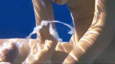 Under water cumshots are sexy :)