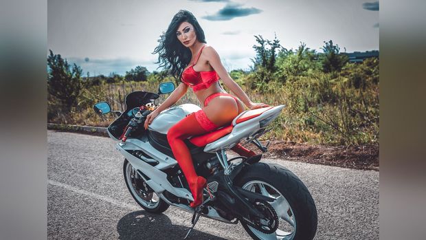Red is Always Secy - SaemiRoyall at Live Starlets