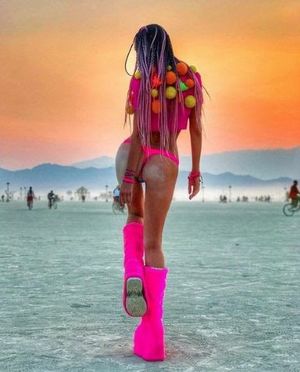 S3xy ass on Festival babe