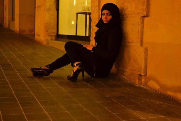 hijabi whore waiting for her next customer ;)