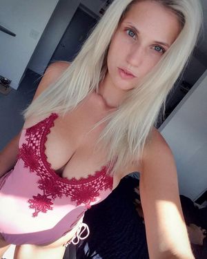 Selfie-blonde