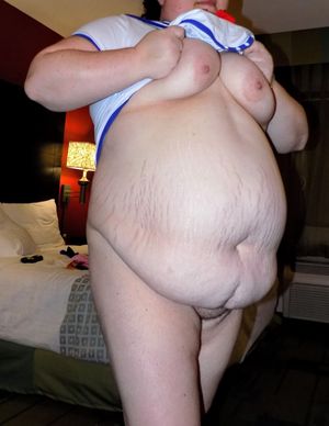 BBW squeezing her titties and showing off her pussy and belly