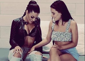 Noob lesbian get snapped at by my thirsty pussy