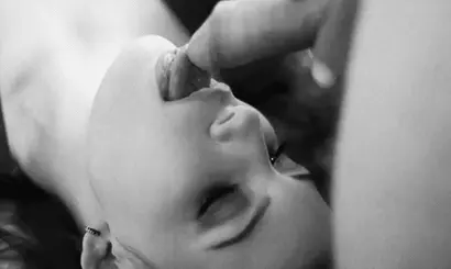 comiendo **