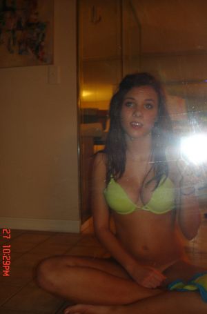gorgeous amateur teen selfie