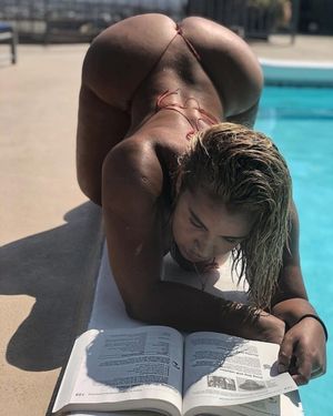 Big Booty Bookworm
