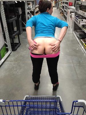 mom ass flash in hardware store