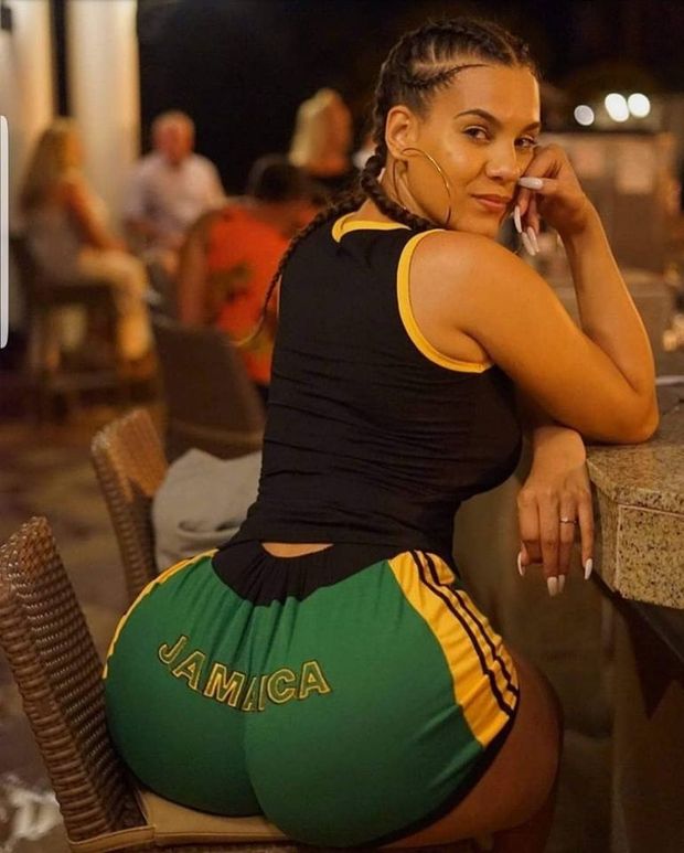 SlimThick woman with an amazingly gorgeous face
