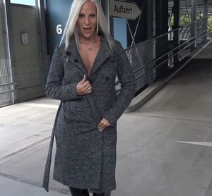 Lara-CumKitten Flash