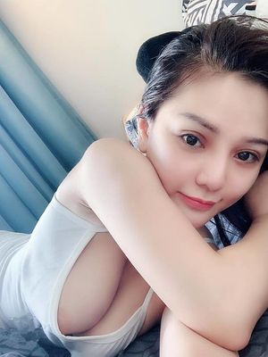 busty vietnamese girlfriend