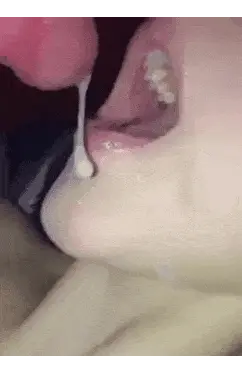 sperma in haar mondje