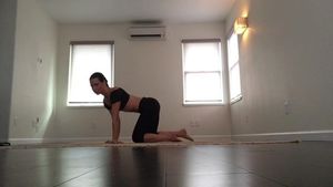 Evangeline Lilly sexy yoga