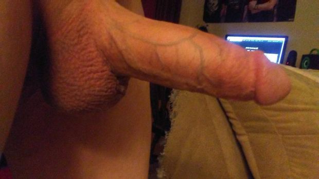 Daddy's big cock loves getting attention ;D