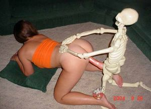 Skull fucking girlfriend