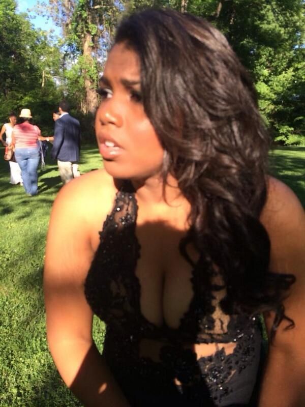 Candid cleavage
