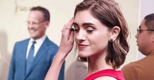 Natalia dyer is looking sexy as hell