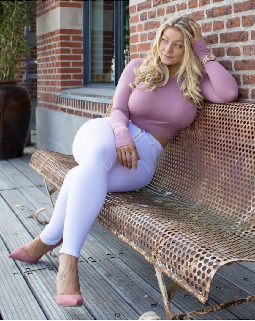 2Busty2Hide