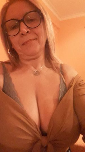 Great cleavage mom