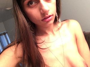 Mia khalifa pre boob job selfie