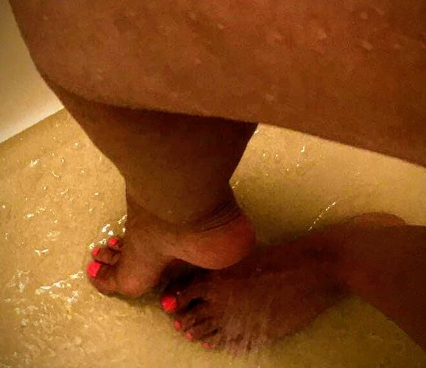 Pretty feet with nice arches and beautiful toes