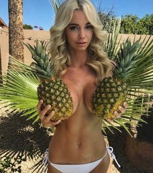 Caitlin Arnett Nude Photos