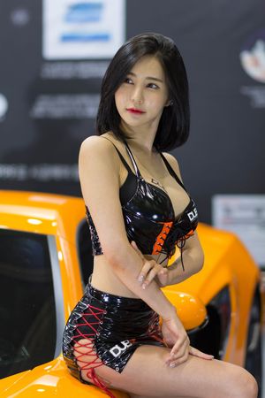 Seoul motor show hottie