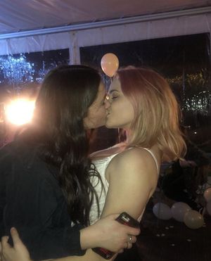 Slutty Aria has lesbian fun