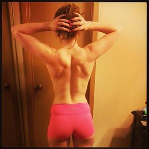 Great ass and just has to kneel to be blowjob ready and push that head down