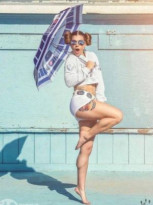 Leia Pin-Up