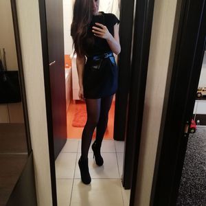 perfect skirt selfie