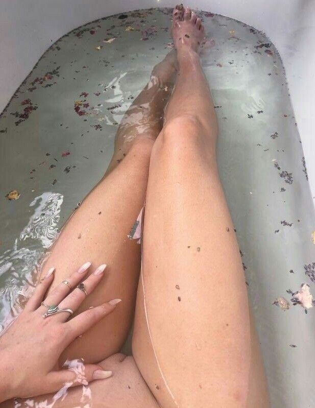 Heyy I'm in the tub geez