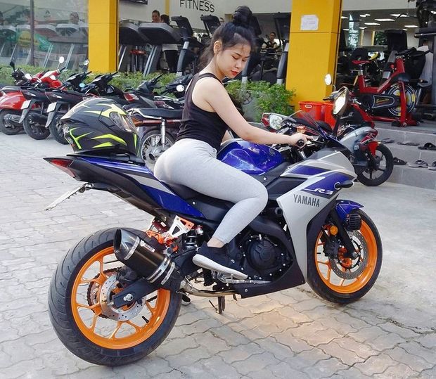 nice ass on motorbike
