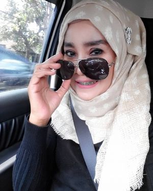 Braces hijab MILF