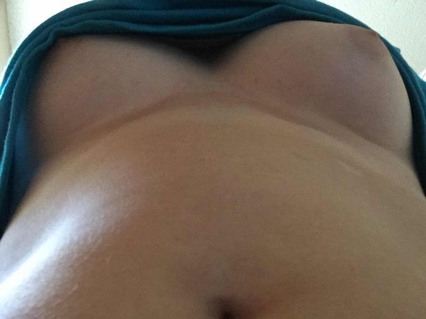 Wife shows tits before going to dinner