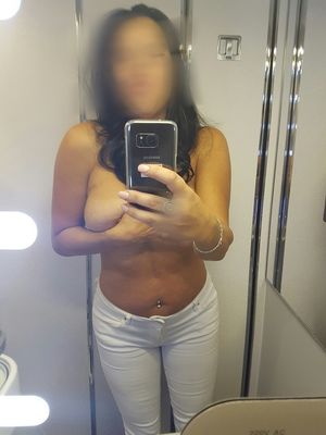 jerkingintraffic: Airplane Selfies 01