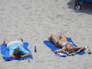 #! or #2? Beach candid :)