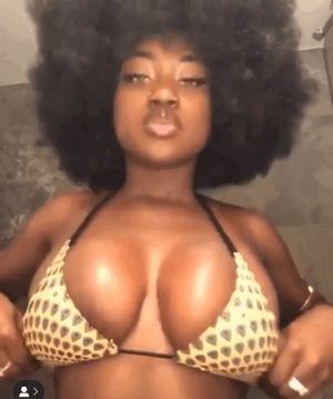 Ebony babe makes sure she’s right for the party