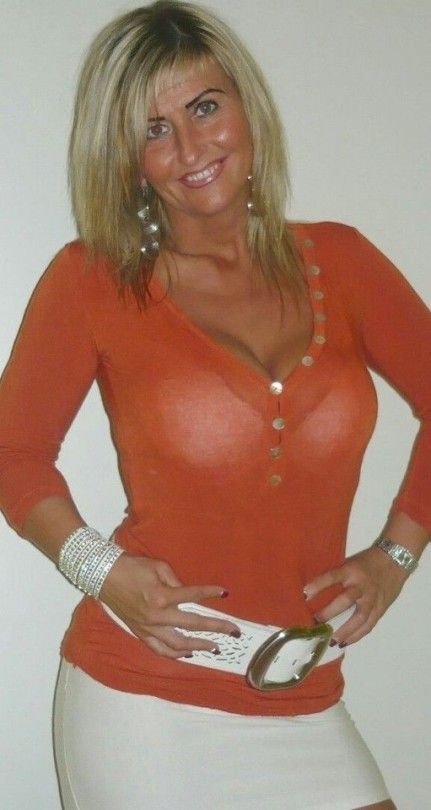 Smiing milf