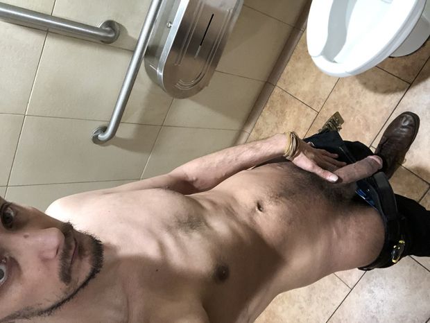 Love people seeing me naked