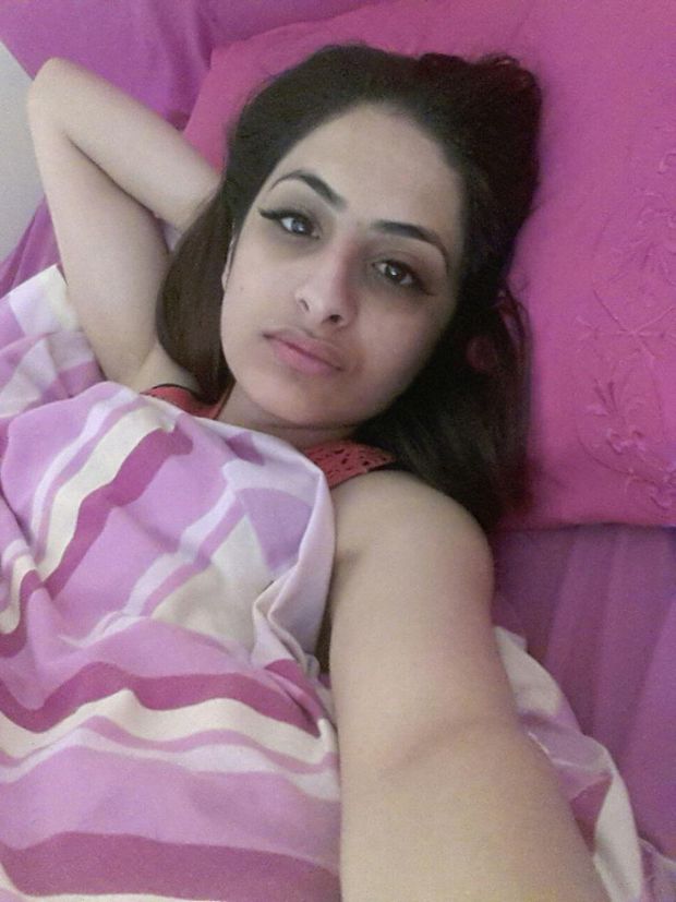 desi nn selfie