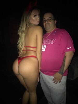 natalia starr posing with fan